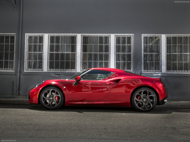 Alfa Romeo 4C Coupe US-Version фото