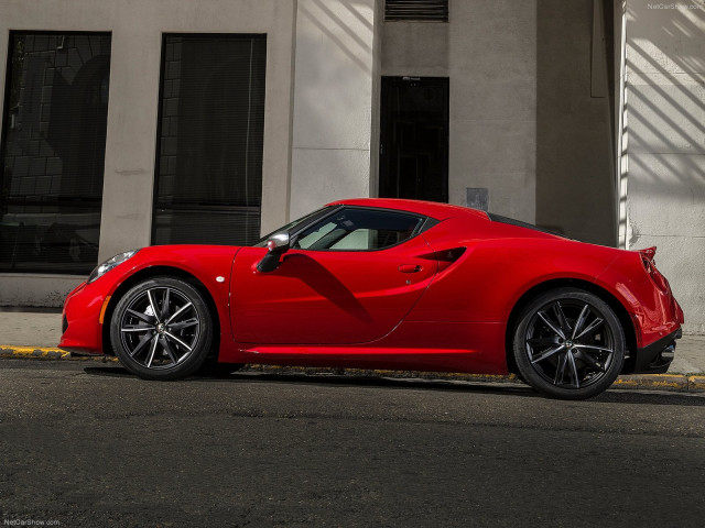 Alfa Romeo 4C Coupe US-Version фото