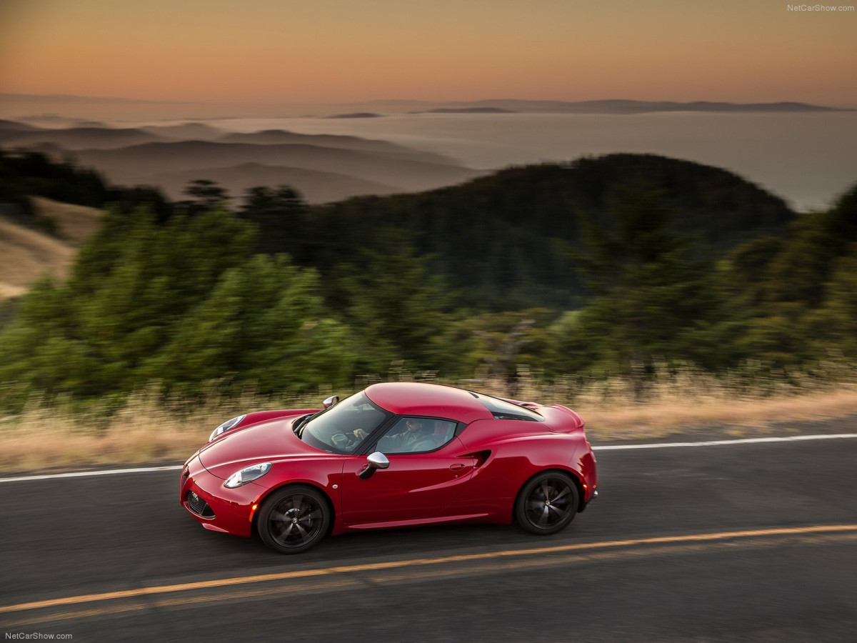 Alfa Romeo 4C Coupe US-Version фото 126812