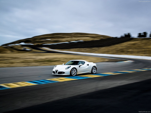 Alfa Romeo 4C Coupe US-Version фото