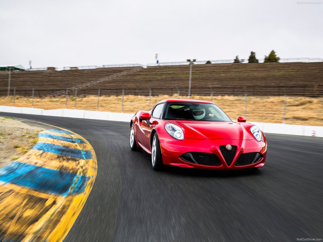 Alfa Romeo 4C Coupe US-Version фото