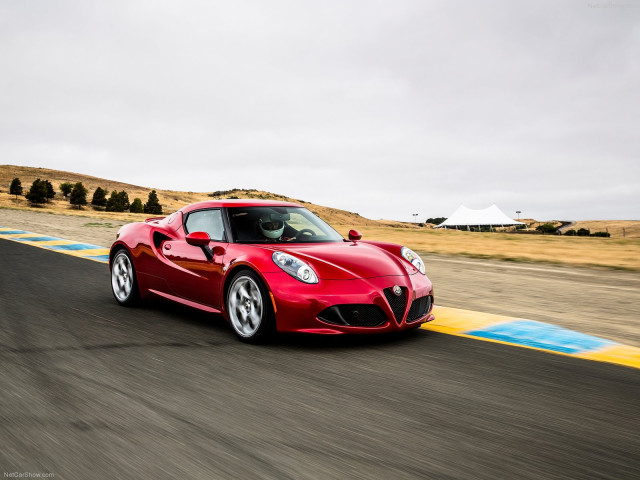 Alfa Romeo 4C Coupe US-Version фото