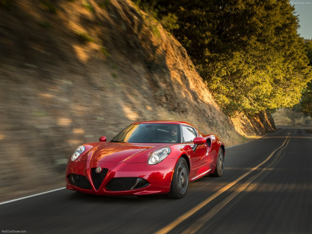 Alfa Romeo 4C Coupe US-Version фото