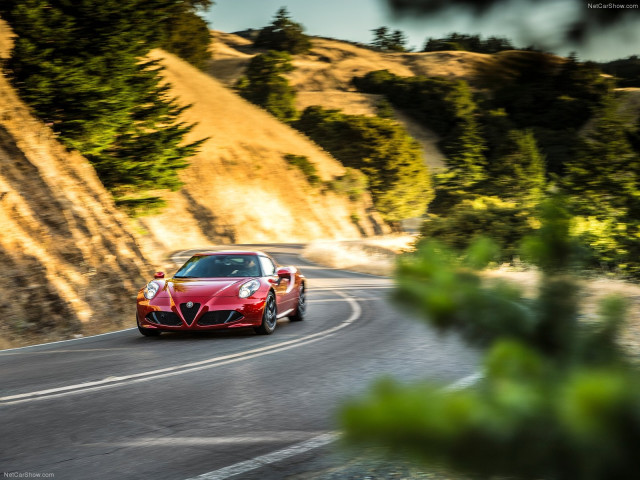 Alfa Romeo 4C Coupe US-Version фото