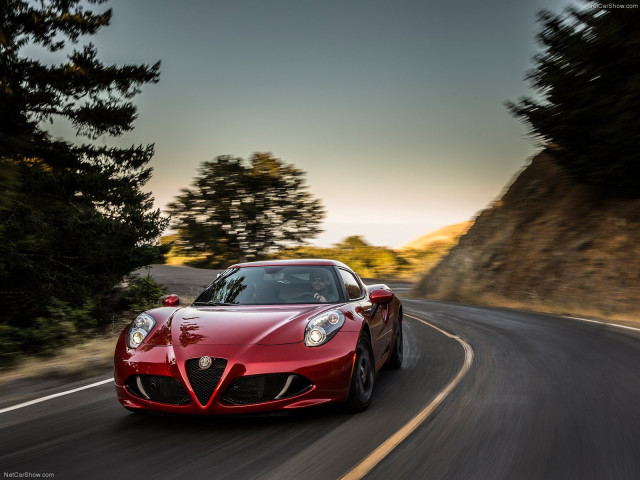 Alfa Romeo 4C Coupe US-Version фото