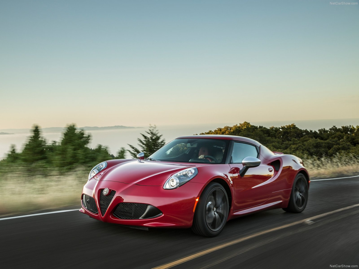 Alfa Romeo 4C Coupe US-Version фото 126824