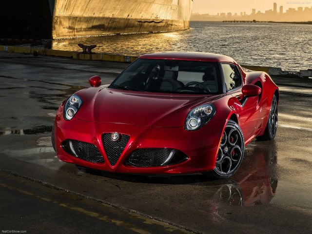 Alfa Romeo 4C Coupe US-Version фото