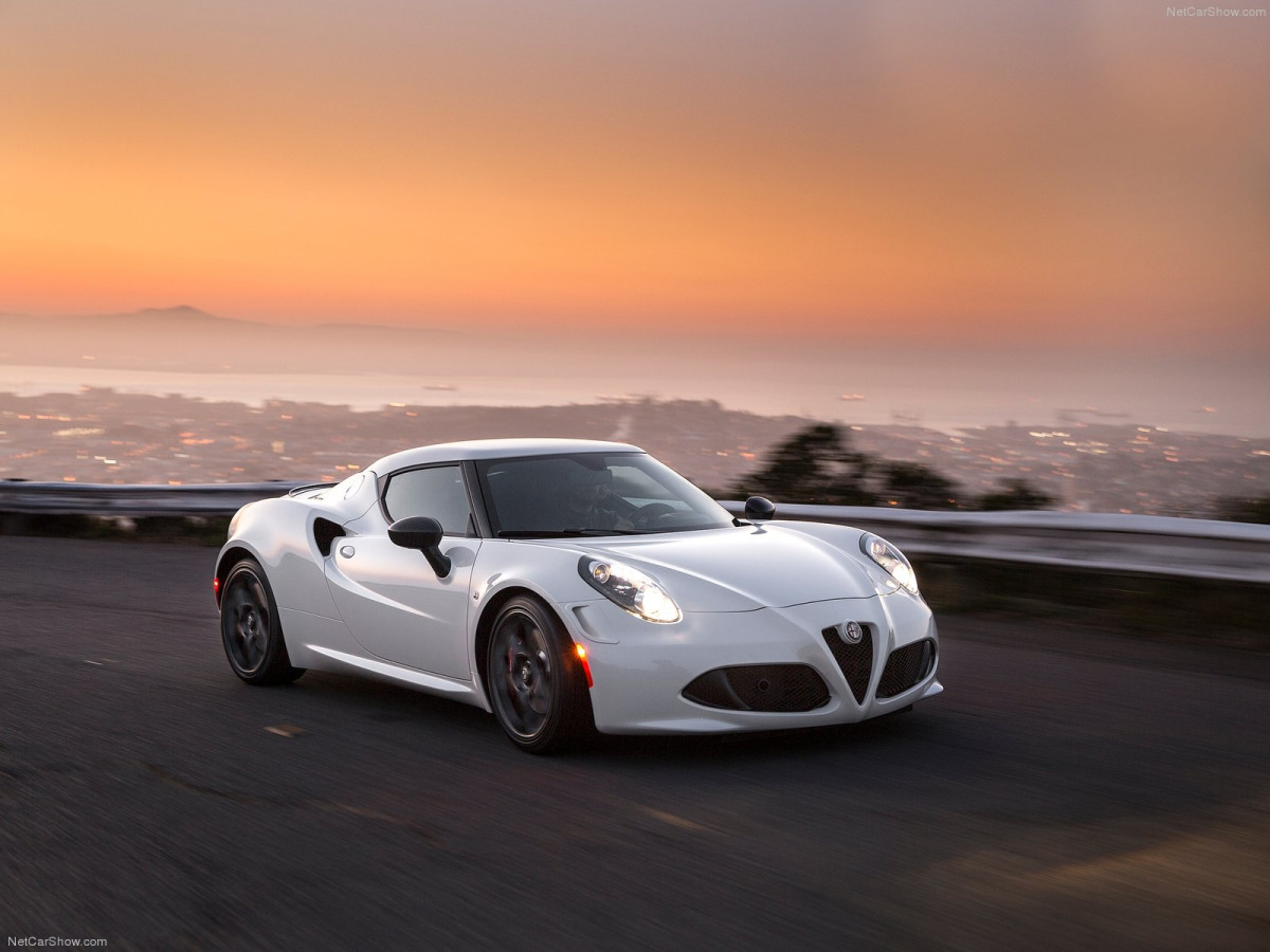 Alfa Romeo 4C Coupe US-Version фото 126830