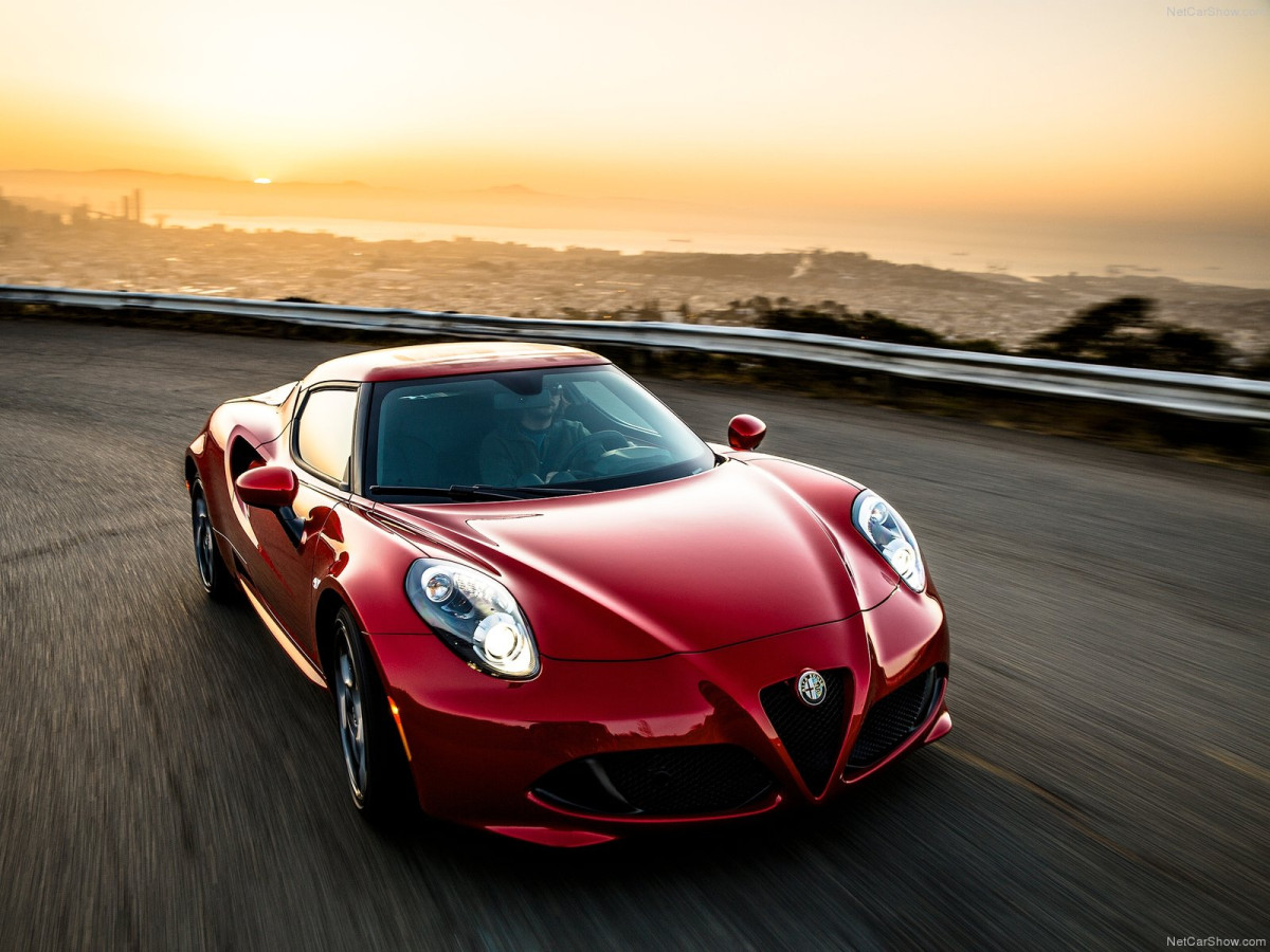 Alfa Romeo 4C Coupe US-Version фото 126831