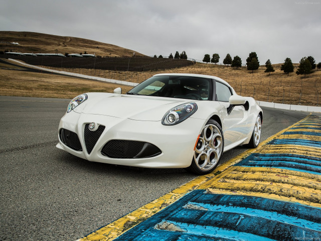 Alfa Romeo 4C Coupe US-Version фото