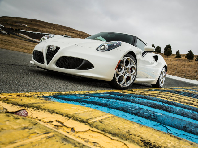 Alfa Romeo 4C Coupe US-Version фото