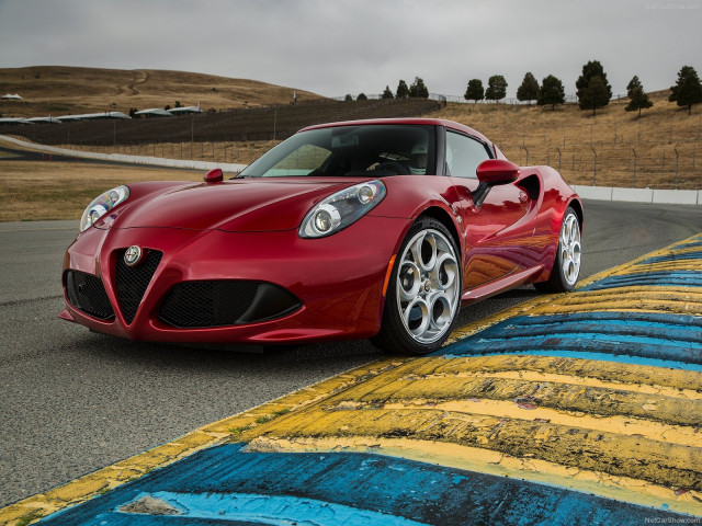 Alfa Romeo 4C Coupe US-Version фото