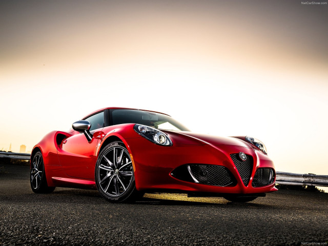 Alfa Romeo 4C Coupe US-Version фото