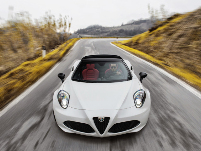 Alfa Romeo 4C Spider фото