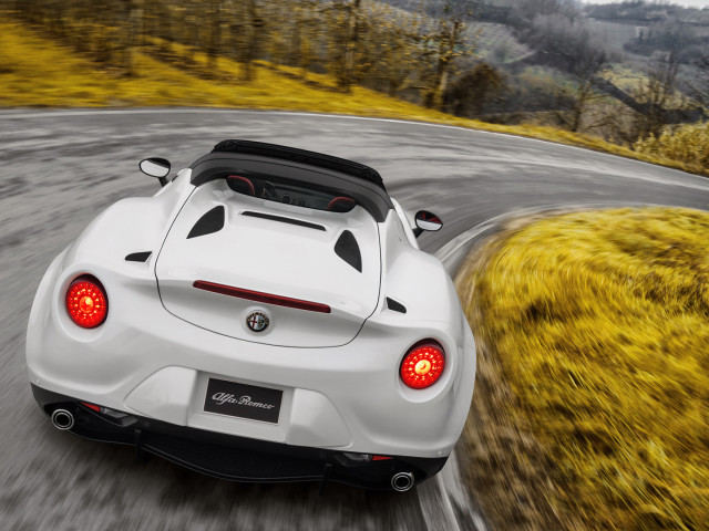 Alfa Romeo 4C Spider фото