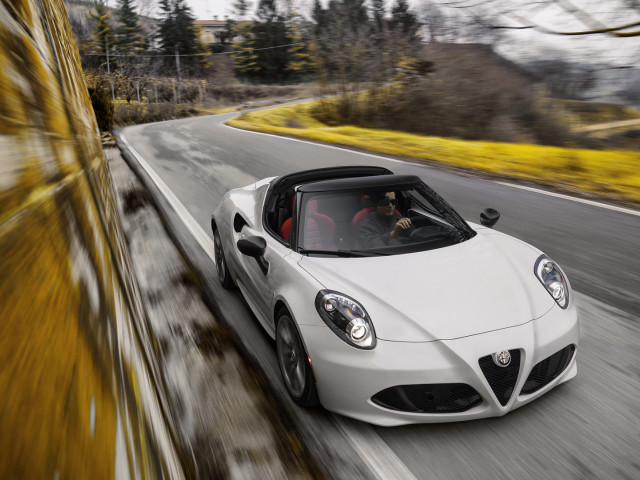 Alfa Romeo 4C Spider фото