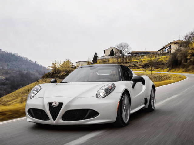 Alfa Romeo 4C Spider фото