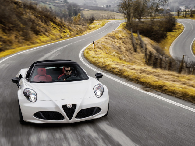 Alfa Romeo 4C Spider фото