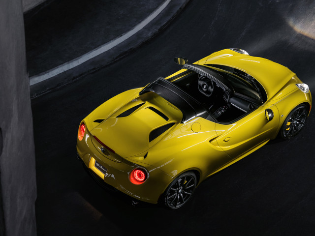 Alfa Romeo 4C Spider фото