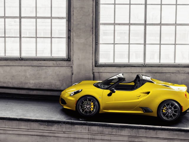 Alfa Romeo 4C Spider фото