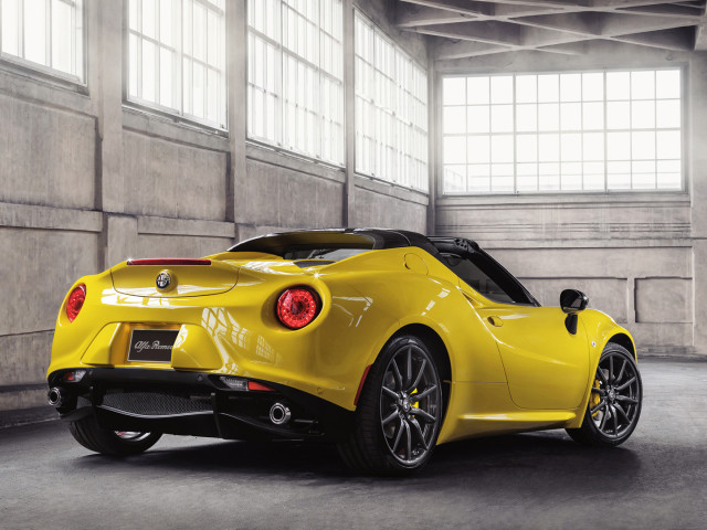 Alfa Romeo 4C Spider фото