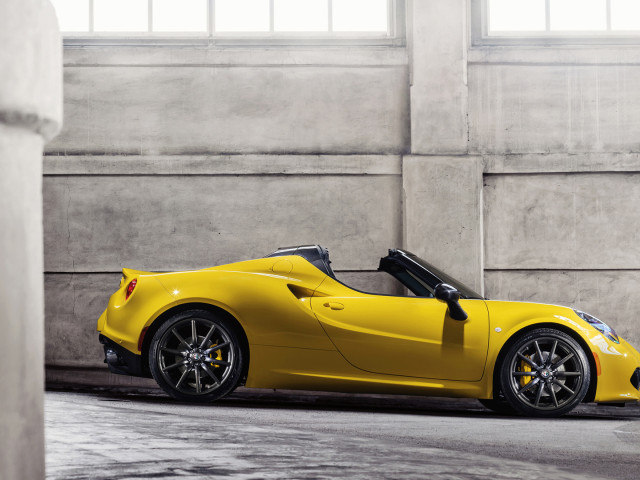 Alfa Romeo 4C Spider фото