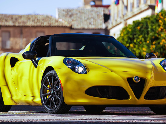 Alfa Romeo 4C Spider фото