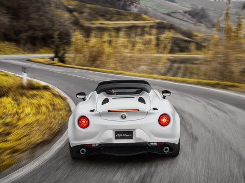 Alfa Romeo 4C Spider фото