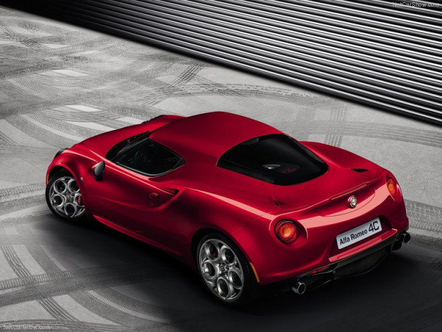 Alfa Romeo 4C фото