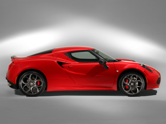 Alfa Romeo 4C фото