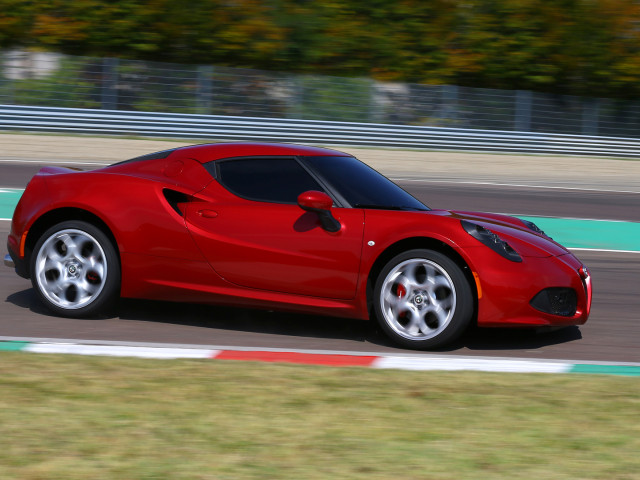 Alfa Romeo 4C фото