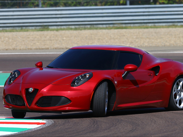 Alfa Romeo 4C фото