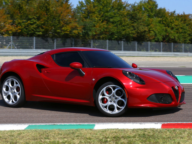 Alfa Romeo 4C фото