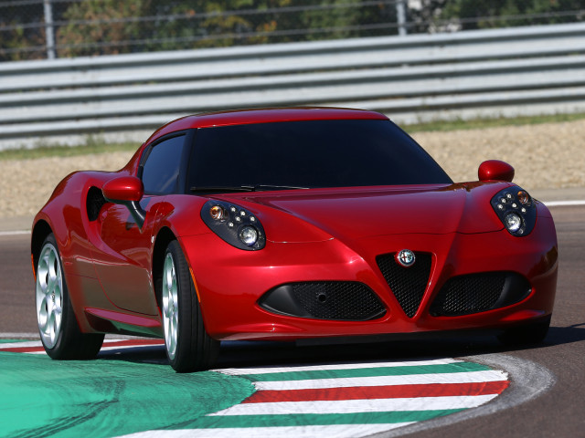 Alfa Romeo 4C фото