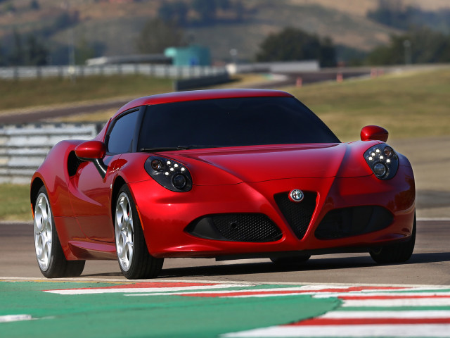 Alfa Romeo 4C фото