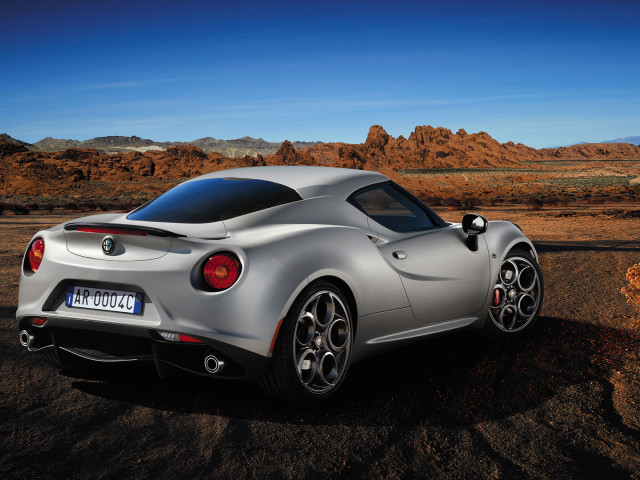 Alfa Romeo 4C фото