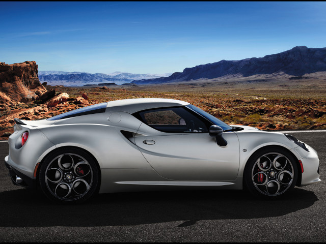 Alfa Romeo 4C фото