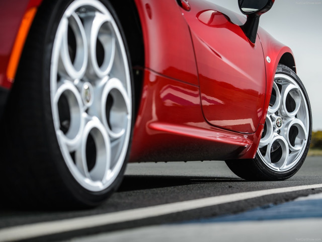 Alfa Romeo 4C фото