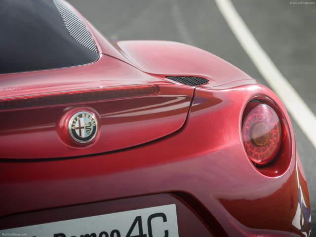 Alfa Romeo 4C фото