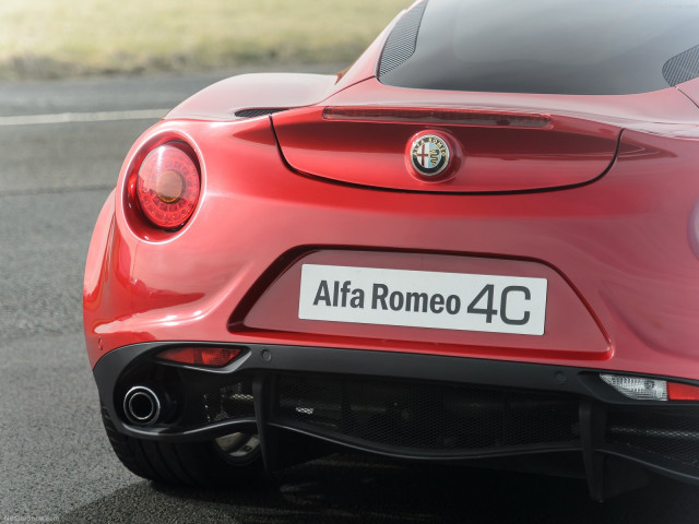 Alfa Romeo 4C фото