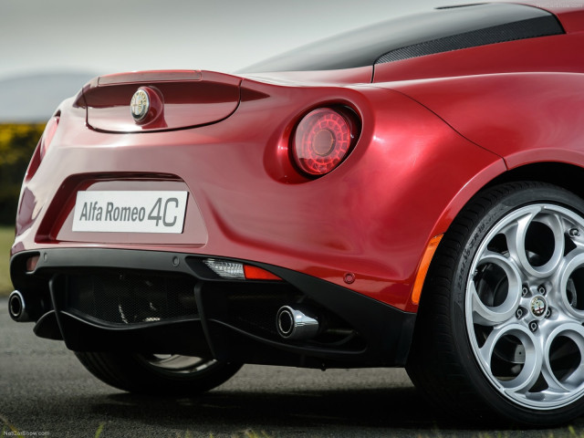 Alfa Romeo 4C фото