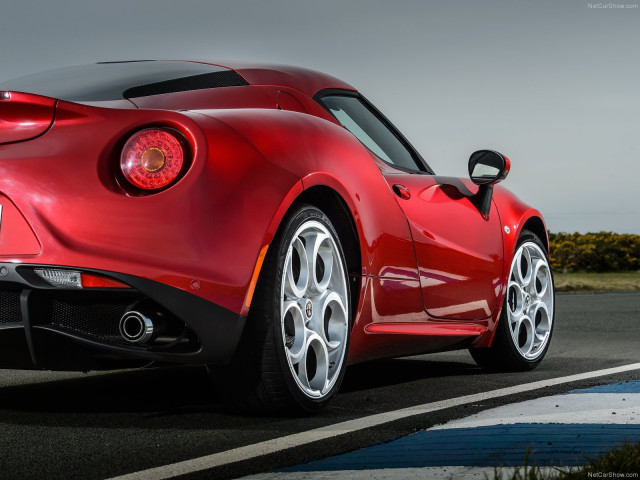 Alfa Romeo 4C фото