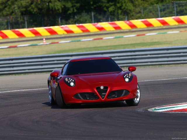 Alfa Romeo 4C фото