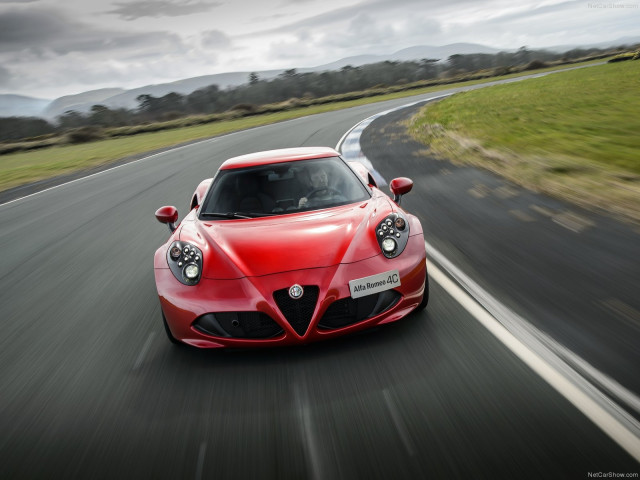 Alfa Romeo 4C фото