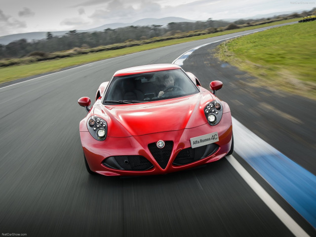 Alfa Romeo 4C фото