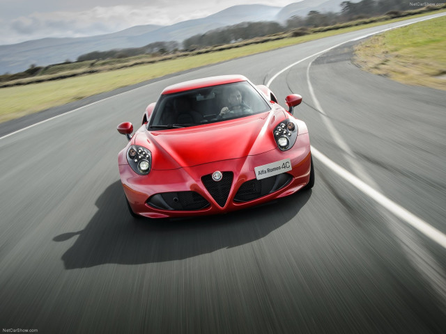 Alfa Romeo 4C фото