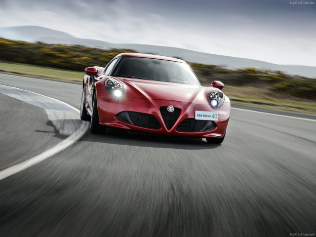 Alfa Romeo 4C фото