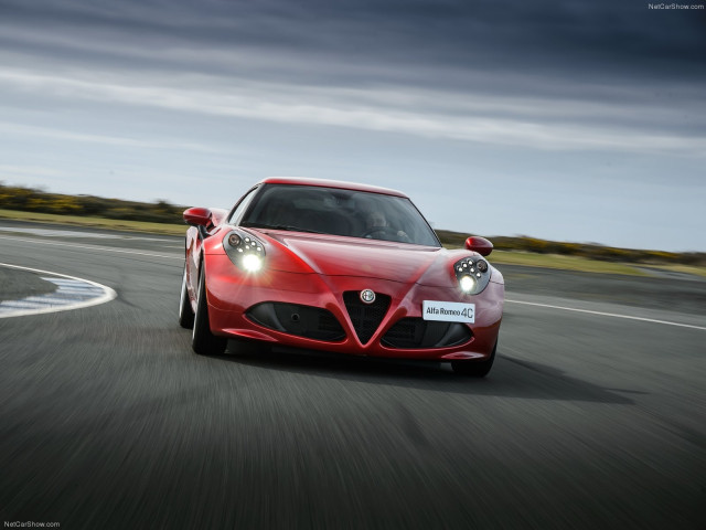 Alfa Romeo 4C фото