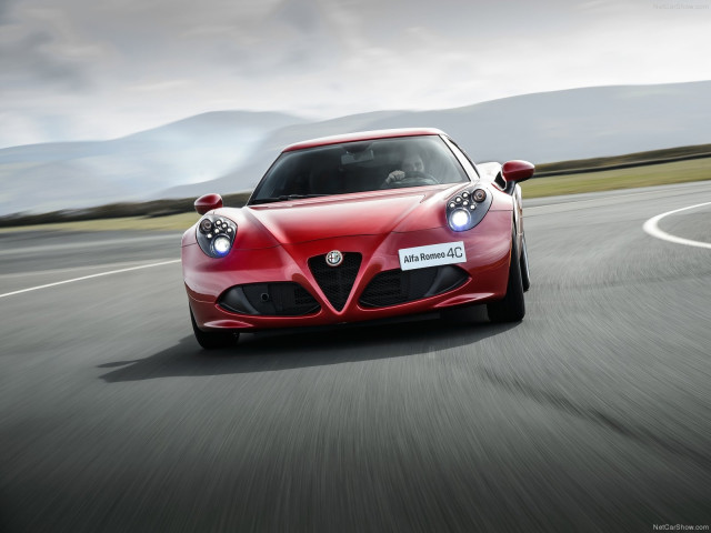 Alfa Romeo 4C фото