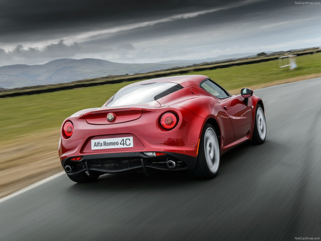 Alfa Romeo 4C фото